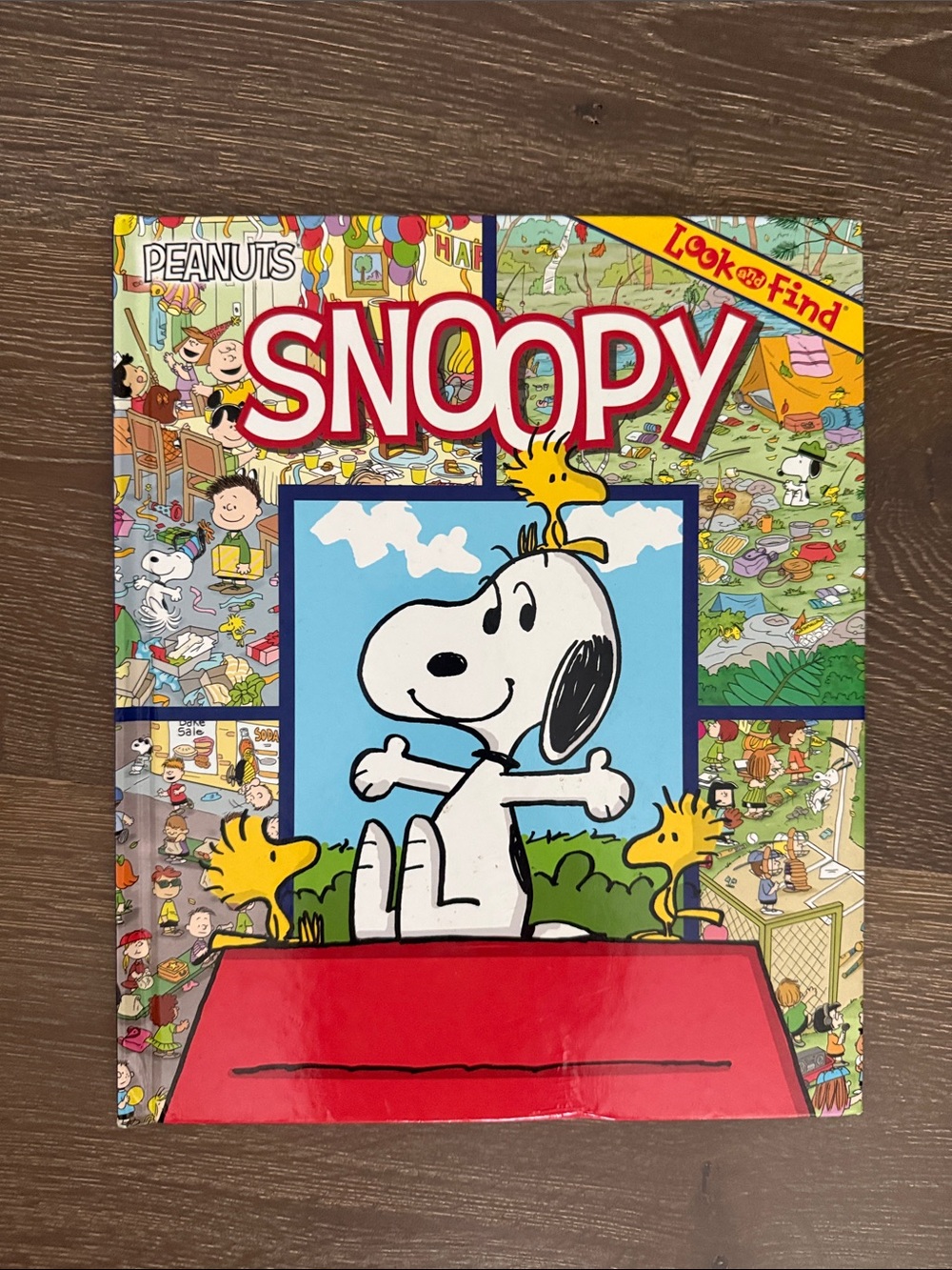 Peanuts Snoopy Look-and-Find Book